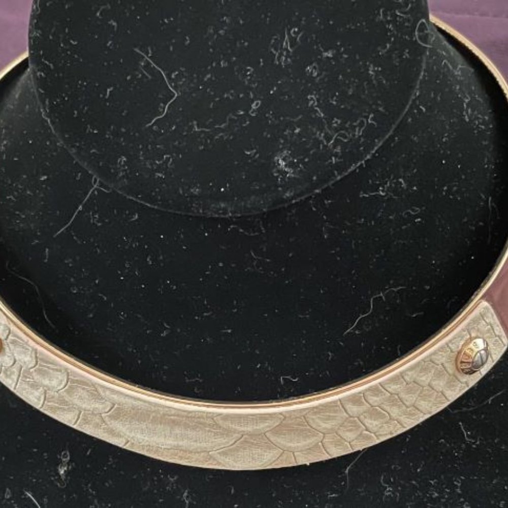 Henri Bendel designer torc goldtone snakeskin necklace